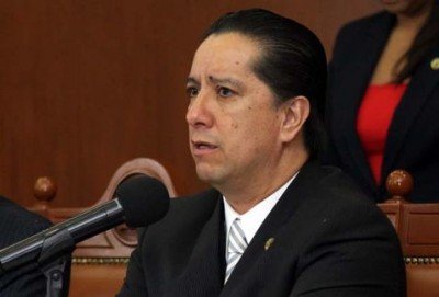 JORGE OLVERA APOYO A JOVENES