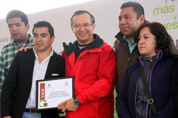 RAYMUNDO MARTINEZ APOYOS A CACALOMACAN