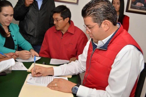 ADOLFO SOLIS REGISTRO COMO PRECANDIDATO