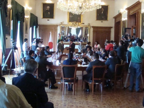 BRAULIO ALVAREZ CON EMBAJADOR DE JAPON