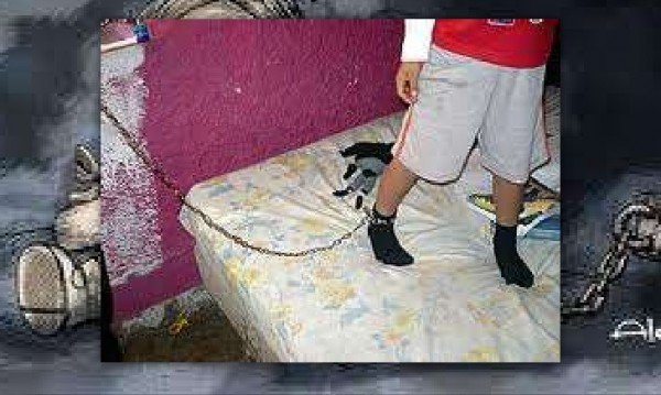 NINO ENCADENADO LA BUENA