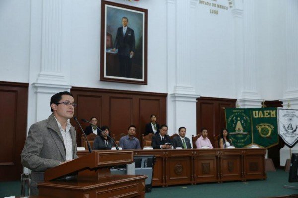 ESTUDIANTES CONTRIBUYEN AL PAIS