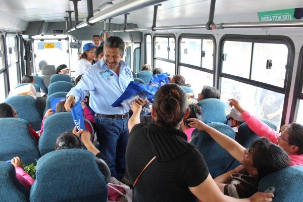 GERARDO PLIEGO MUJERES AUTOBUS