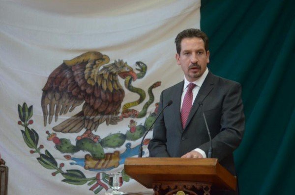 ALFONSO BRAVO EN TRIBUNA