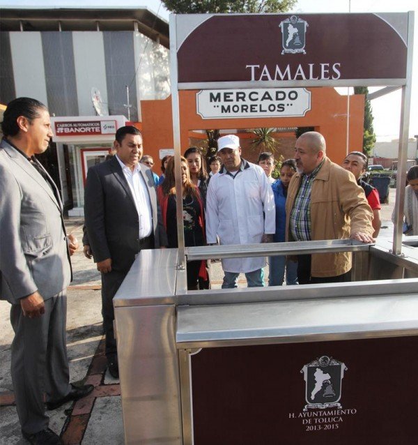 PUESTO DE TAMALES EN MERCADO MORELOS