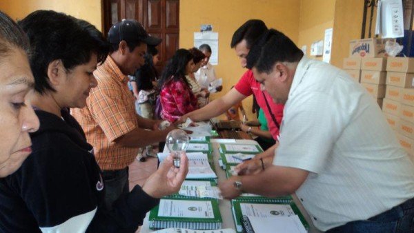 ENTREGA DE FOCOS AHORRADORES