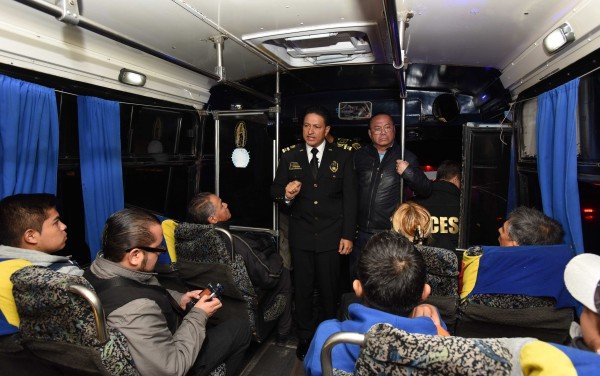 EDUARDO VALIENTE EN TRANSPORTE PUBLICO
