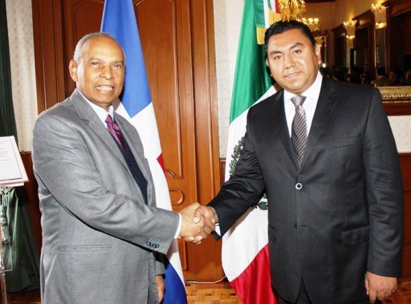 EMBAJADOR DE REPUBLICA DOMINICANA CON BRAULIO ALVAREZ