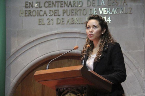 YOMALI MONDRAGON EN TRIBUNA