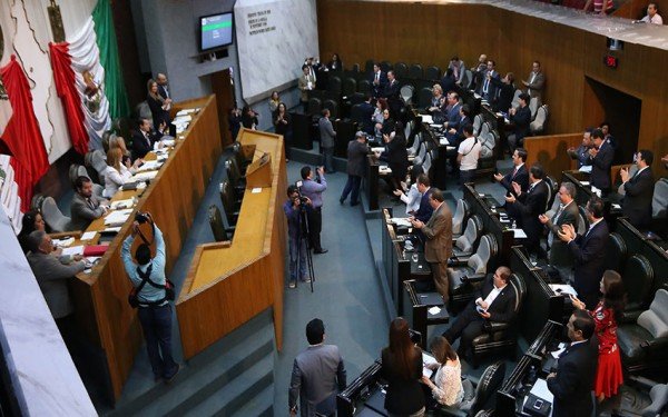 APRUEBAN ELIMINACION GRADUAL DE LA TENENCIA