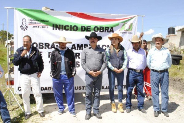 ILUMINAN COMUNIDADES DE ALMOLOYA DE JUAREZ