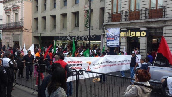 ANTORCHA SE MANIFIESTA COMERCIANTES