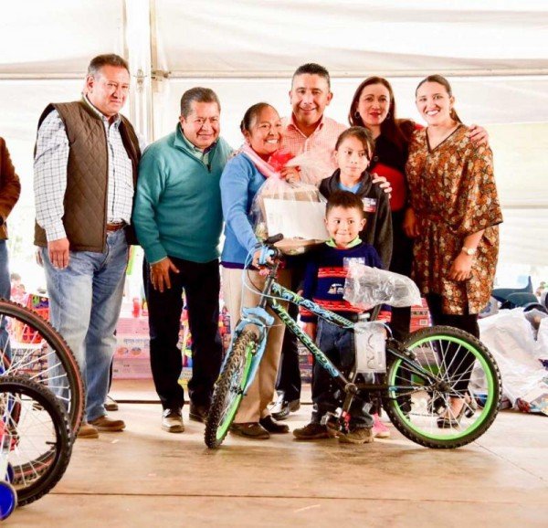 FESTEJA CRUZ ROA Y ALFREDO TORRES DIA DE REYES