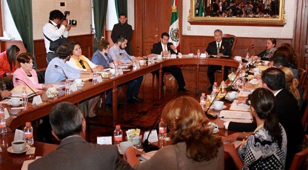 CABILDO RECHAZA BAJARSE EL SALARIO