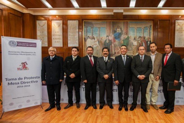 CRUZ ROA TOMA PROTESTA A ASOCIACION DE CRONISTAS MUNICIPALES