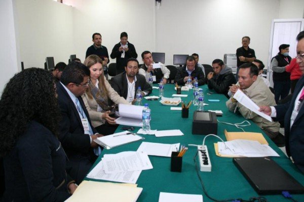 DISTRIBUYEN MATERIAL ELECTORAL EN CHIAUTLA