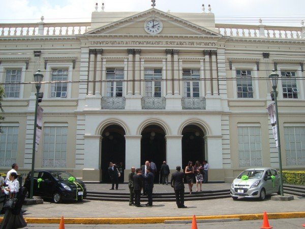 EDIFICIO DE RECTORIA