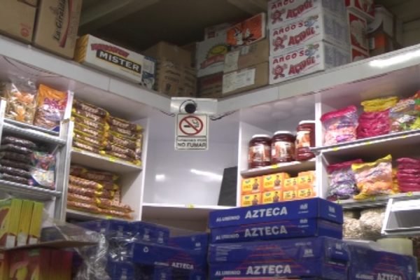 ABARROTES EN UN MERCADO
