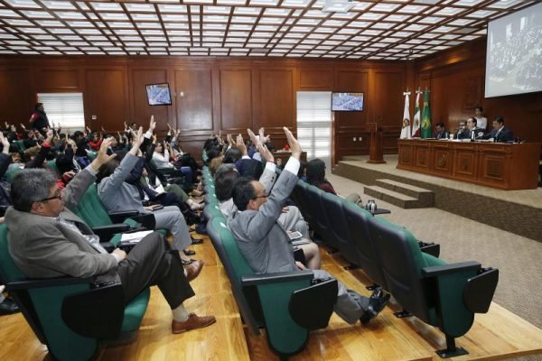 OTORGARA UAEM HONORIS CAUSA A ENRIQUE LEFF