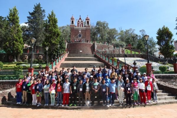 Los 72 alumnos son ejemplo para las nuevas generaciones.
