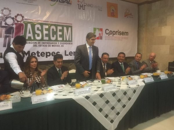 Ante Empresarios y Ciudadanos, Eduardo Neri Presidente Municipal de Capulhuac estuvo acompañado de Ernesto Nemer titular de la PROFECO y de Miguel Ángel Ordoñez titular de la COPRISEM